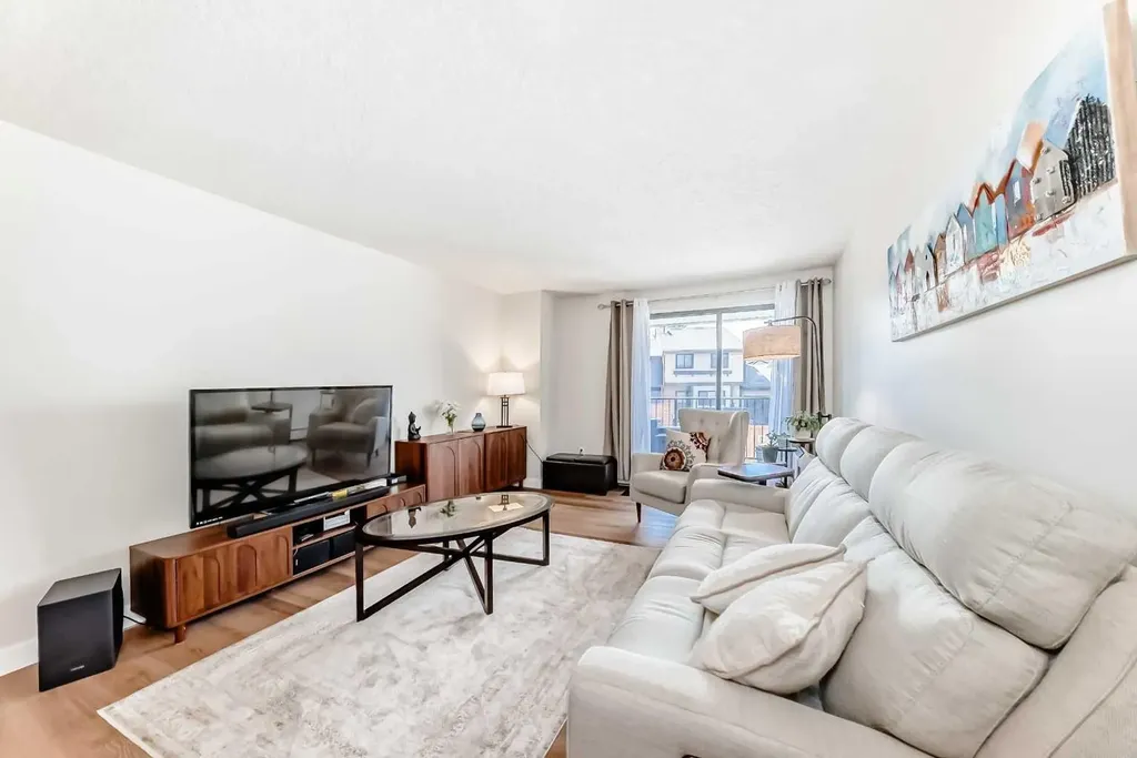 13045 6 Street SW Calgary AB T2W 5H1