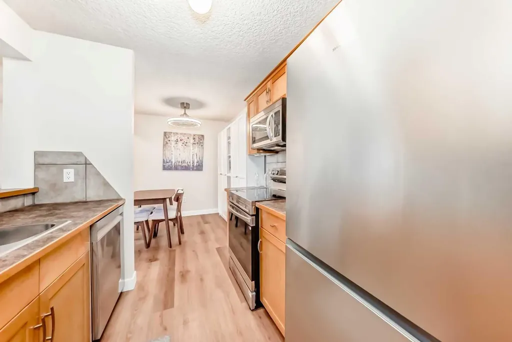 13045 6 Street SW Calgary AB T2W 5H1