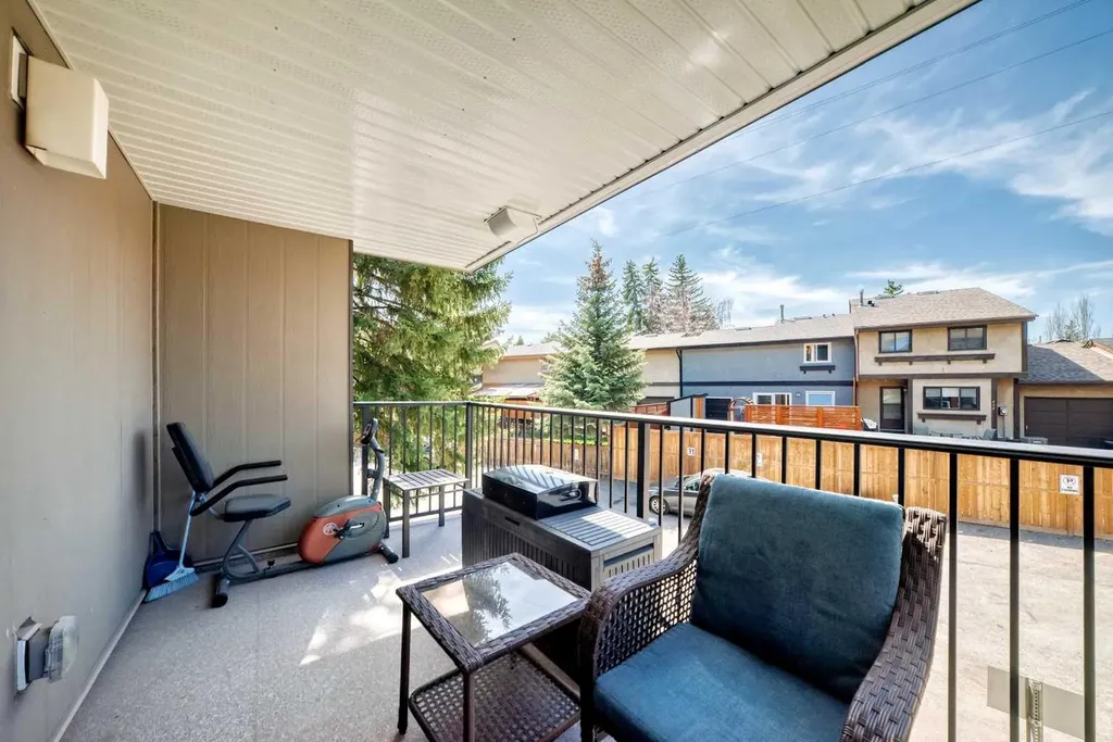 13045 6 Street SW Calgary AB T2W 5H1
