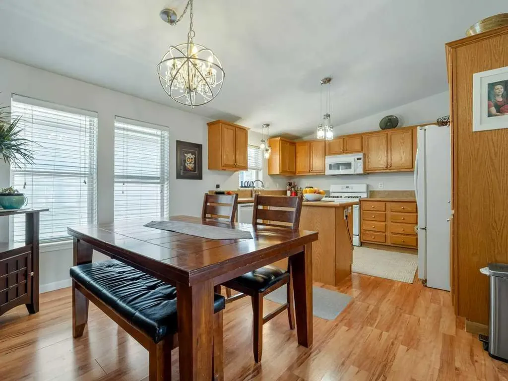 509 Station Street Coaldale AB T1M0B1