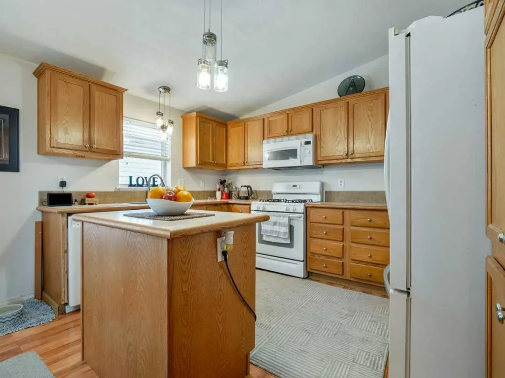 509 Station Street Coaldale AB T1M0B1