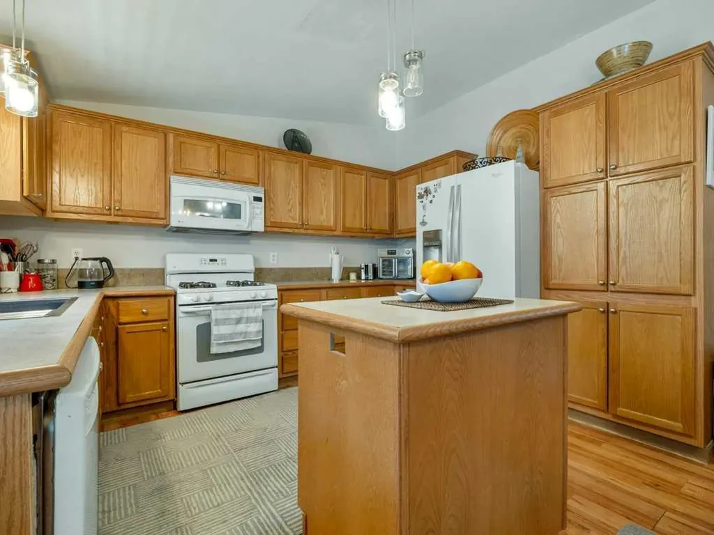 509 Station Street Coaldale AB T1M0B1