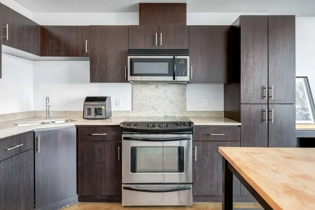 135 13 Avenue SW Calgary AB T2R 0W8
