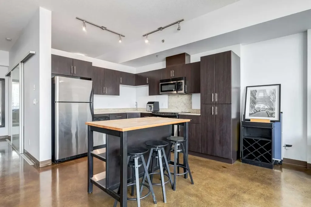 135 13 Avenue SW Calgary AB T2R 0W8