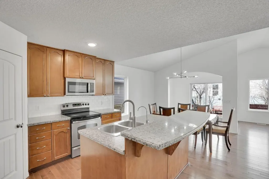89 Everoak Drive SW Calgary AB T2Y 0C6
