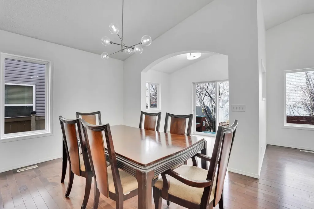 89 Everoak Drive SW Calgary AB T2Y 0C6