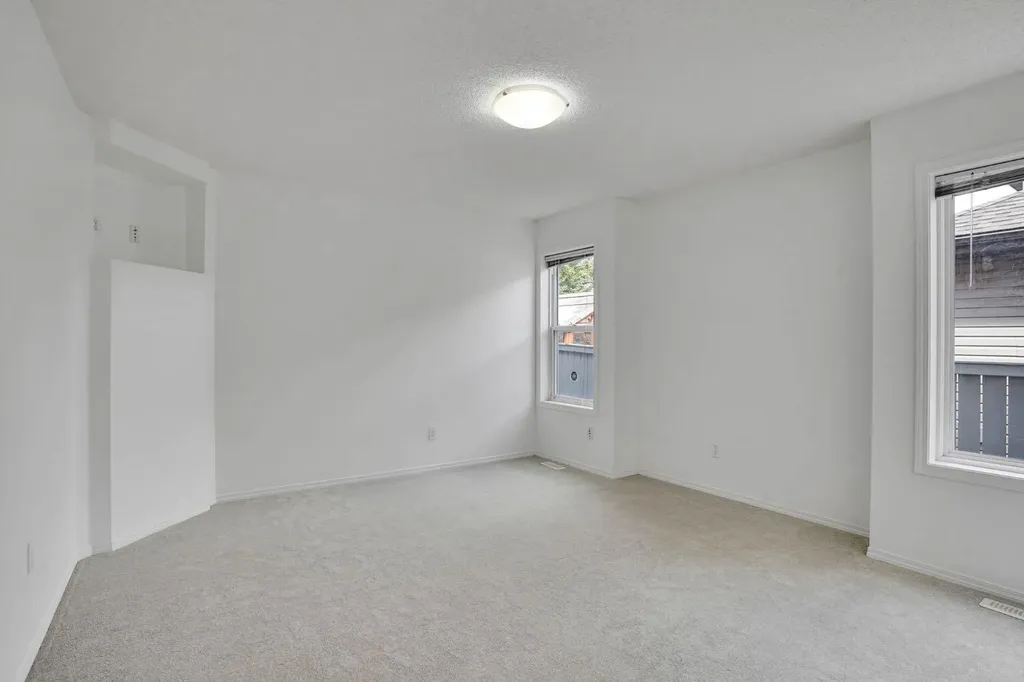 89 Everoak Drive SW Calgary AB T2Y 0C6