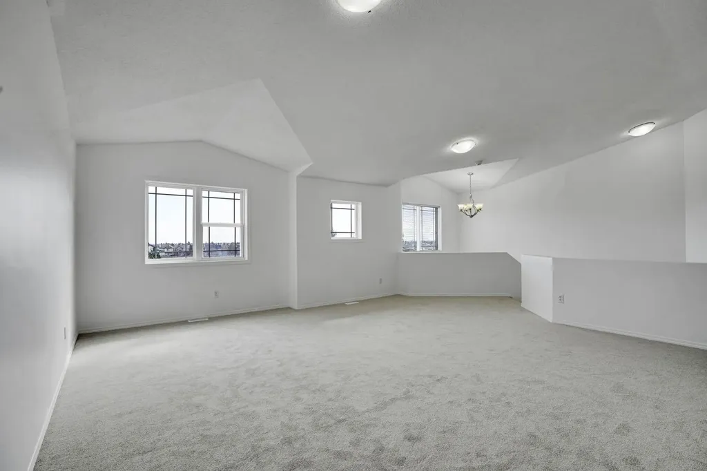 89 Everoak Drive SW Calgary AB T2Y 0C6