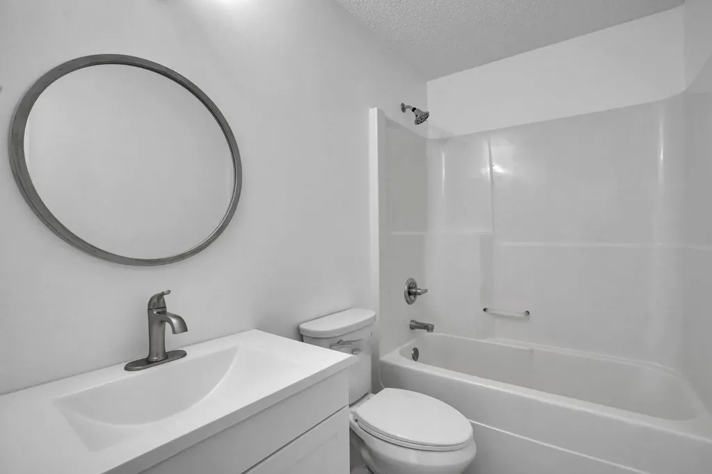 89 Everoak Drive SW Calgary AB T2Y 0C6