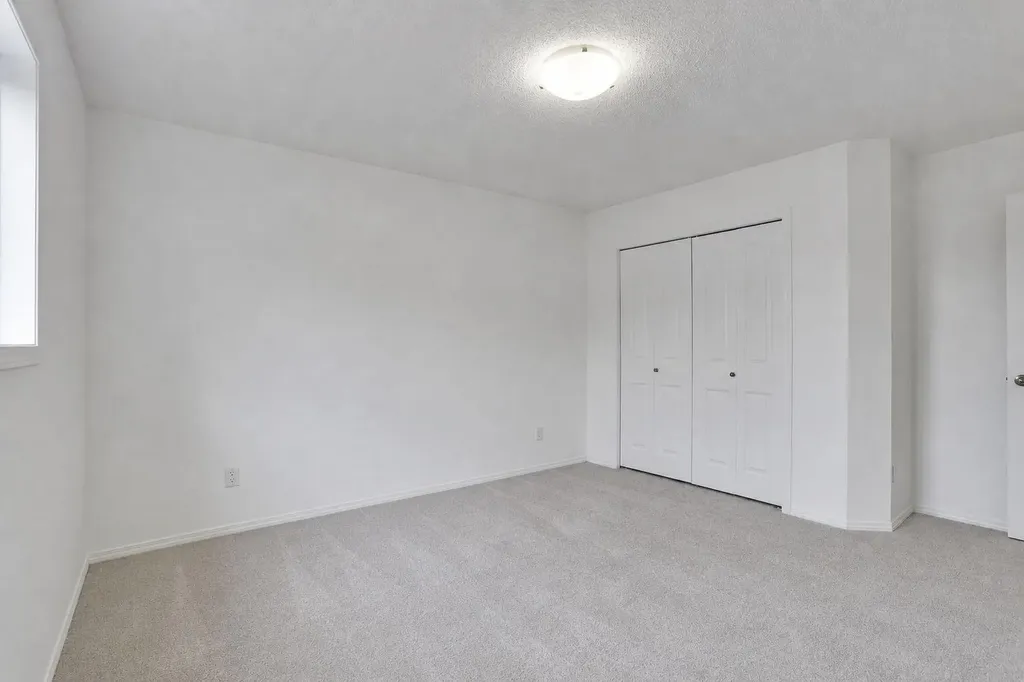 89 Everoak Drive SW Calgary AB T2Y 0C6