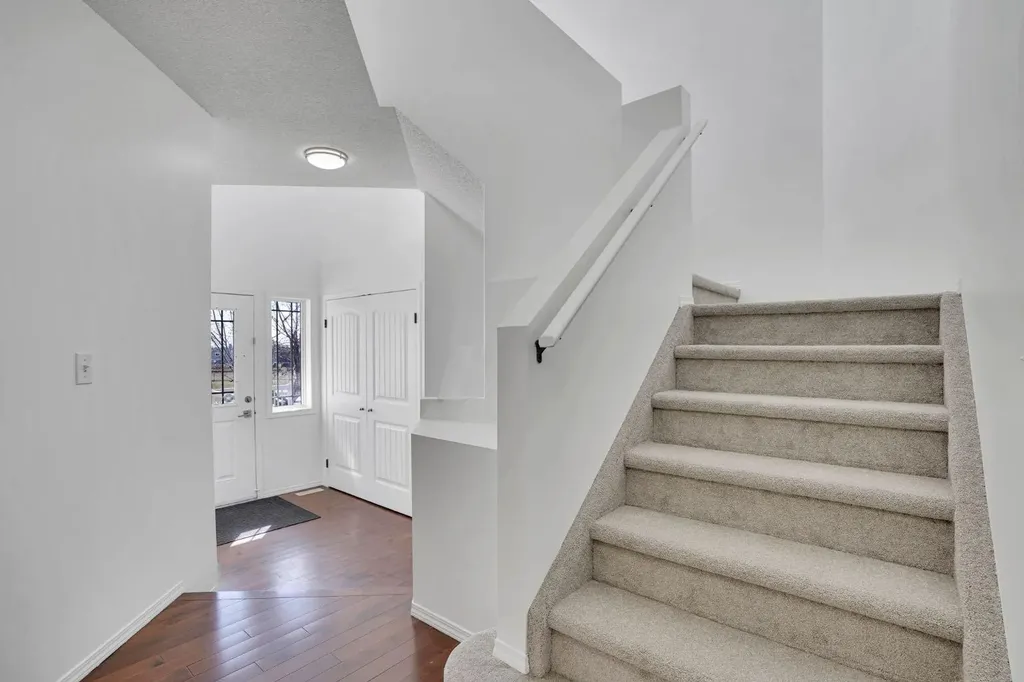 89 Everoak Drive SW Calgary AB T2Y 0C6