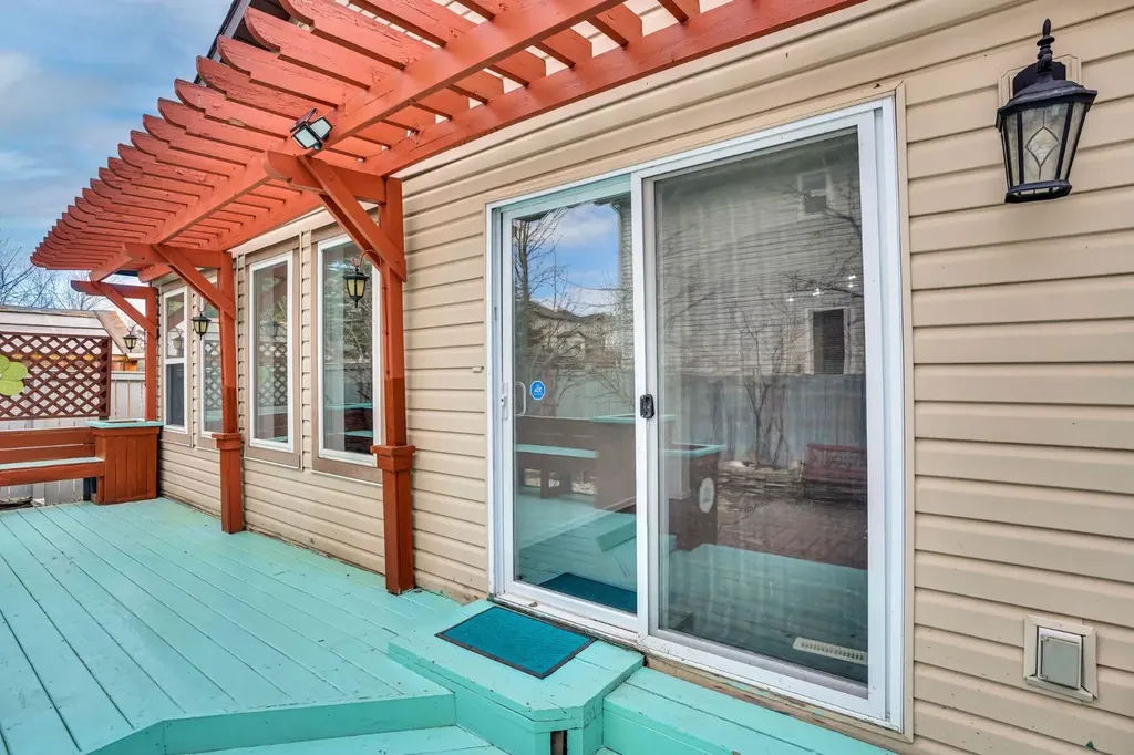 89 Everoak Drive SW Calgary AB T2Y 0C6