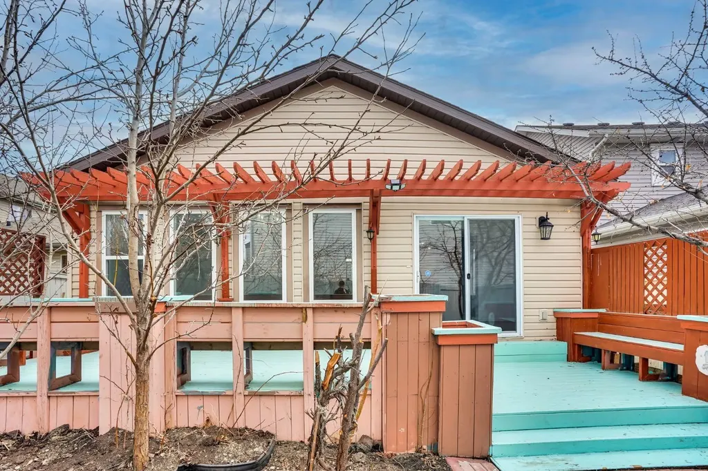 89 Everoak Drive SW Calgary AB T2Y 0C6