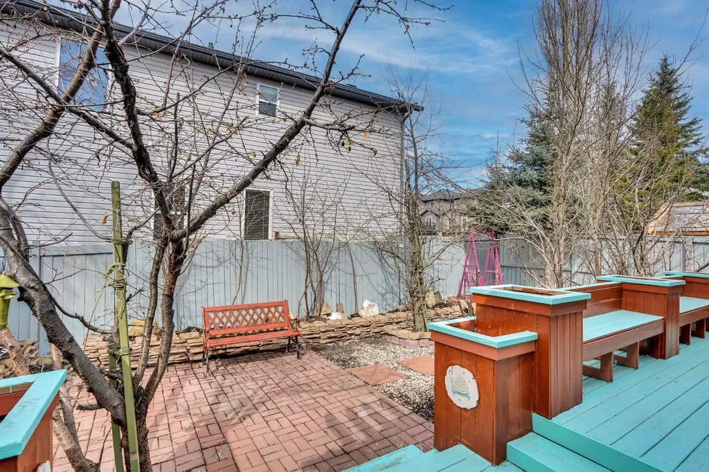 89 Everoak Drive SW Calgary AB T2Y 0C6