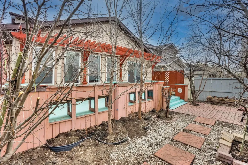 89 Everoak Drive SW Calgary AB T2Y 0C6
