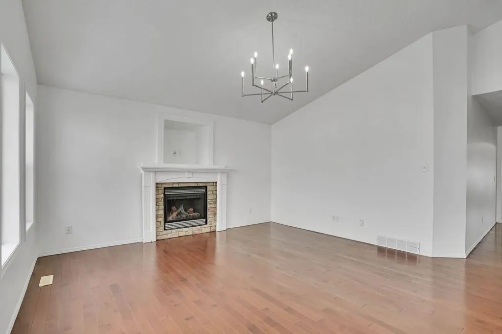89 Everoak Drive SW Calgary AB T2Y 0C6