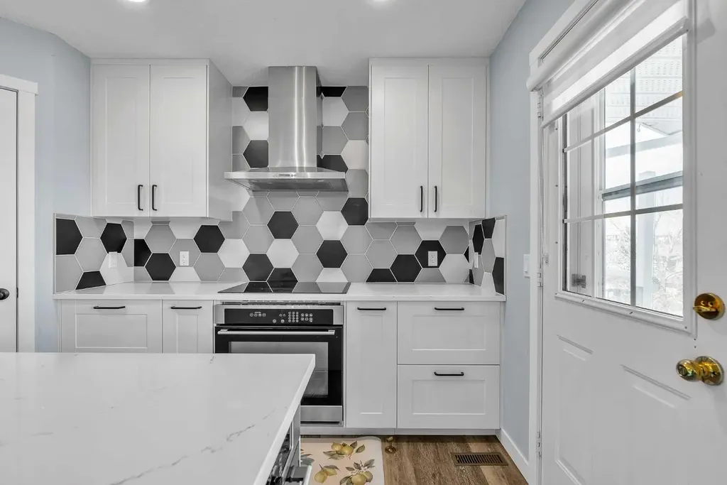215 Edgevalley Mews Calgary AB T3A 5E5