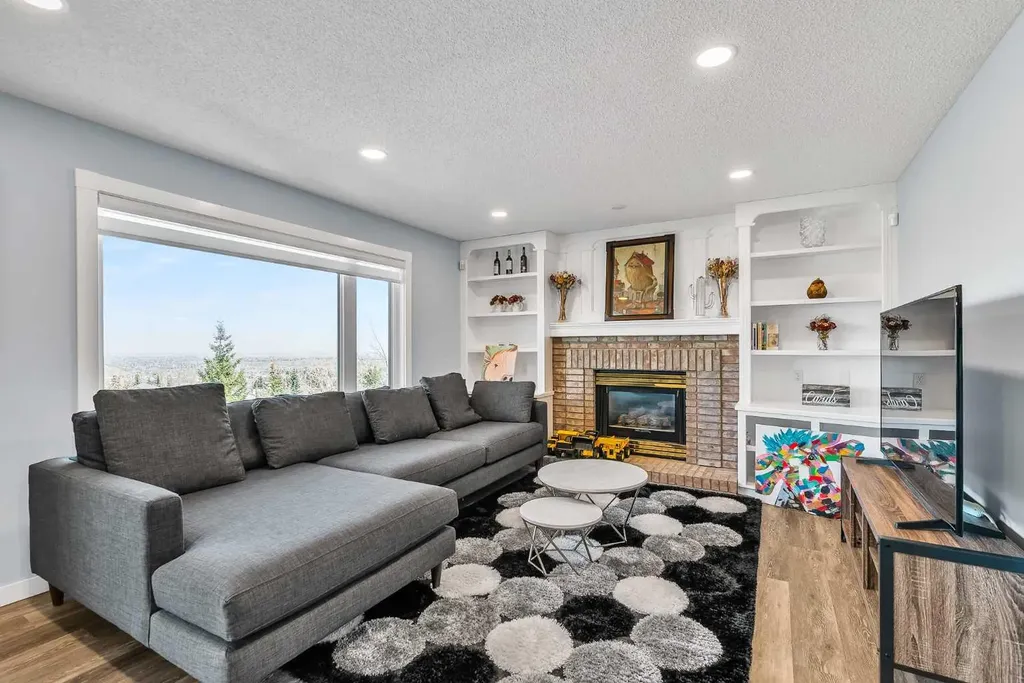 215 Edgevalley Mews Calgary AB T3A 5E5