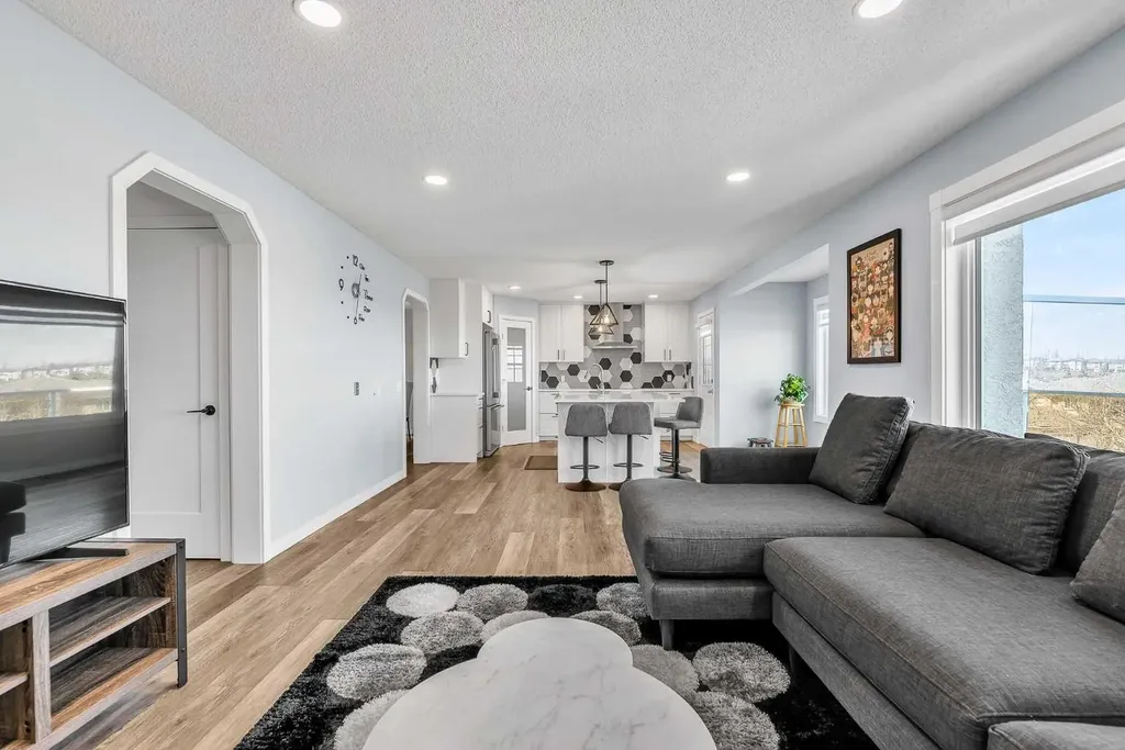 215 Edgevalley Mews Calgary AB T3A 5E5
