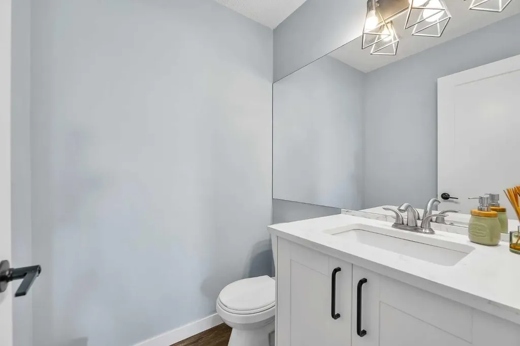215 Edgevalley Mews Calgary AB T3A 5E5