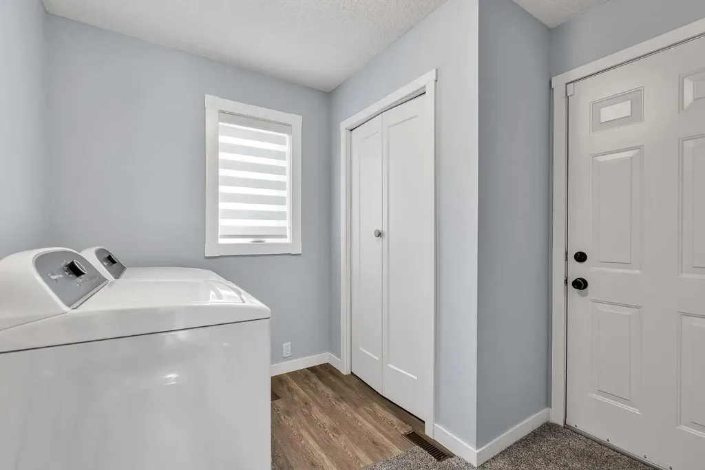 215 Edgevalley Mews Calgary AB T3A 5E5