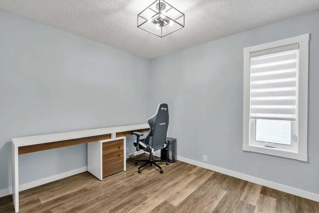 215 Edgevalley Mews Calgary AB T3A 5E5