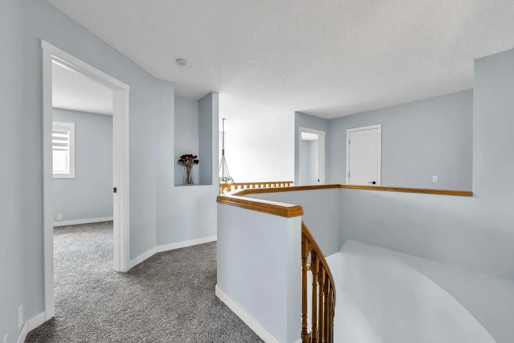 215 Edgevalley Mews Calgary AB T3A 5E5