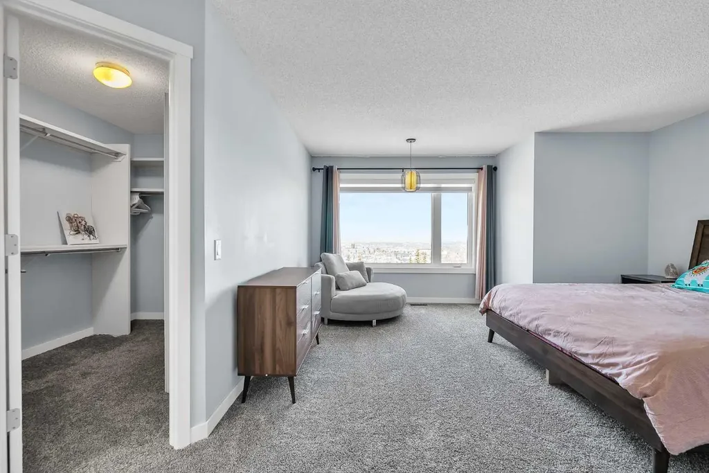 215 Edgevalley Mews Calgary AB T3A 5E5