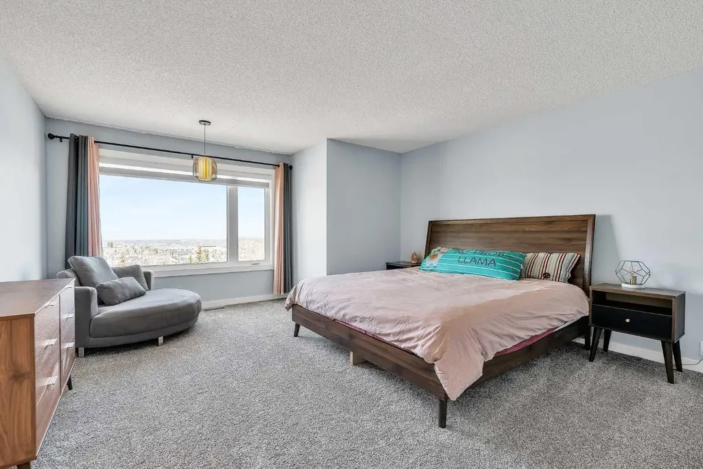 215 Edgevalley Mews Calgary AB T3A 5E5
