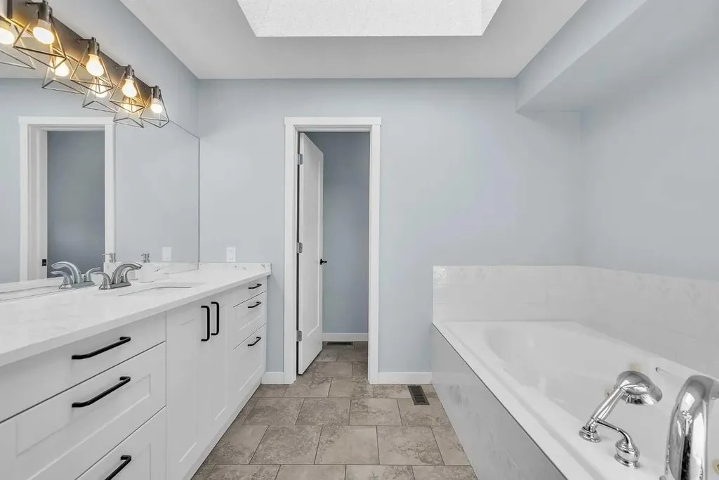 215 Edgevalley Mews Calgary AB T3A 5E5