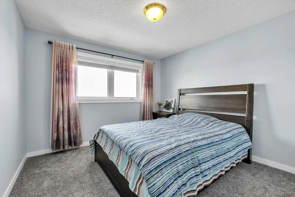 215 Edgevalley Mews Calgary AB T3A 5E5