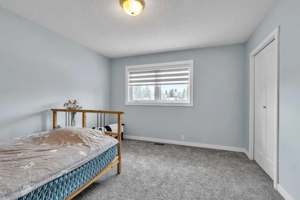 215 Edgevalley Mews Calgary AB T3A 5E5