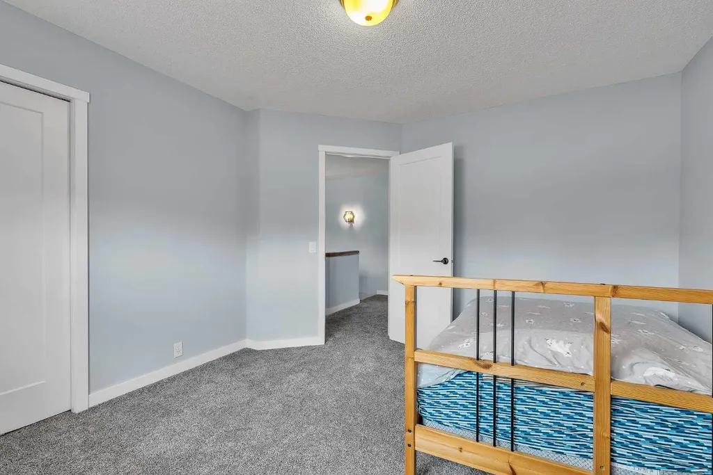 215 Edgevalley Mews Calgary AB T3A 5E5