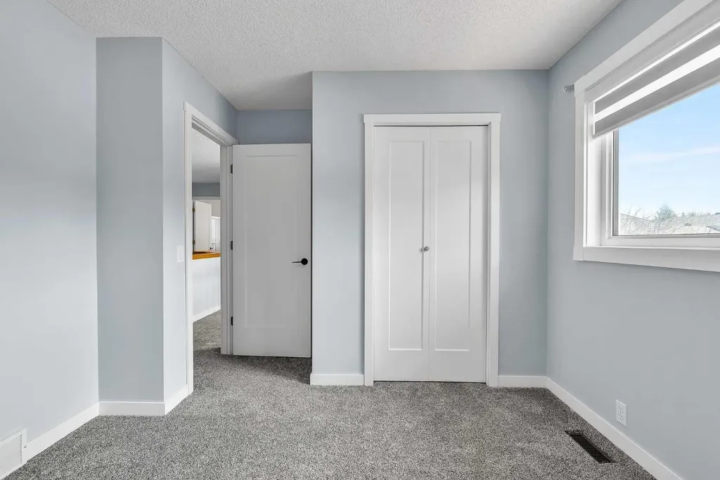 215 Edgevalley Mews Calgary AB T3A 5E5