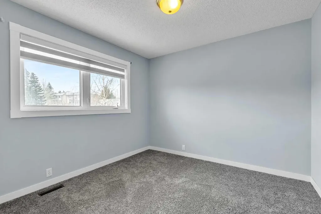215 Edgevalley Mews Calgary AB T3A 5E5