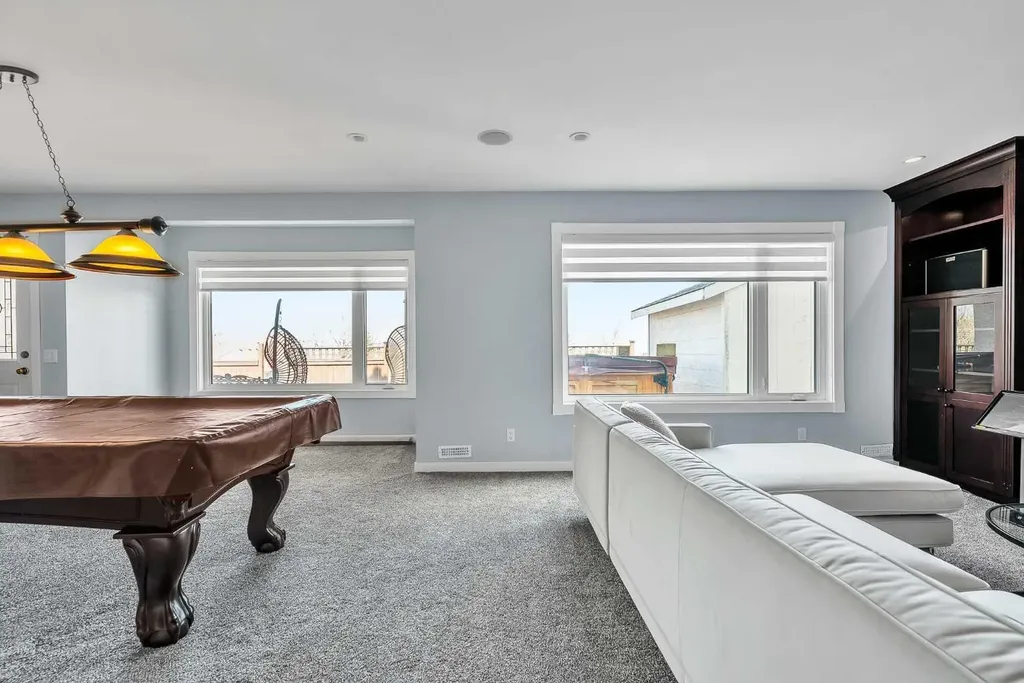 215 Edgevalley Mews Calgary AB T3A 5E5