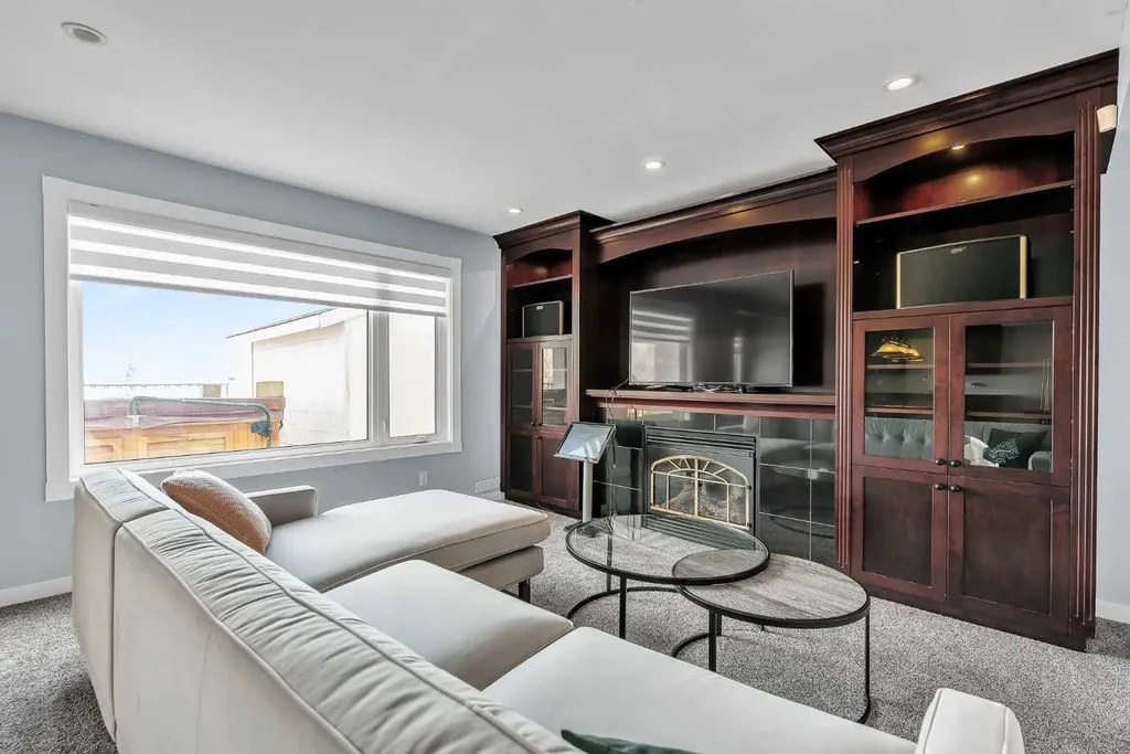 215 Edgevalley Mews Calgary AB T3A 5E5