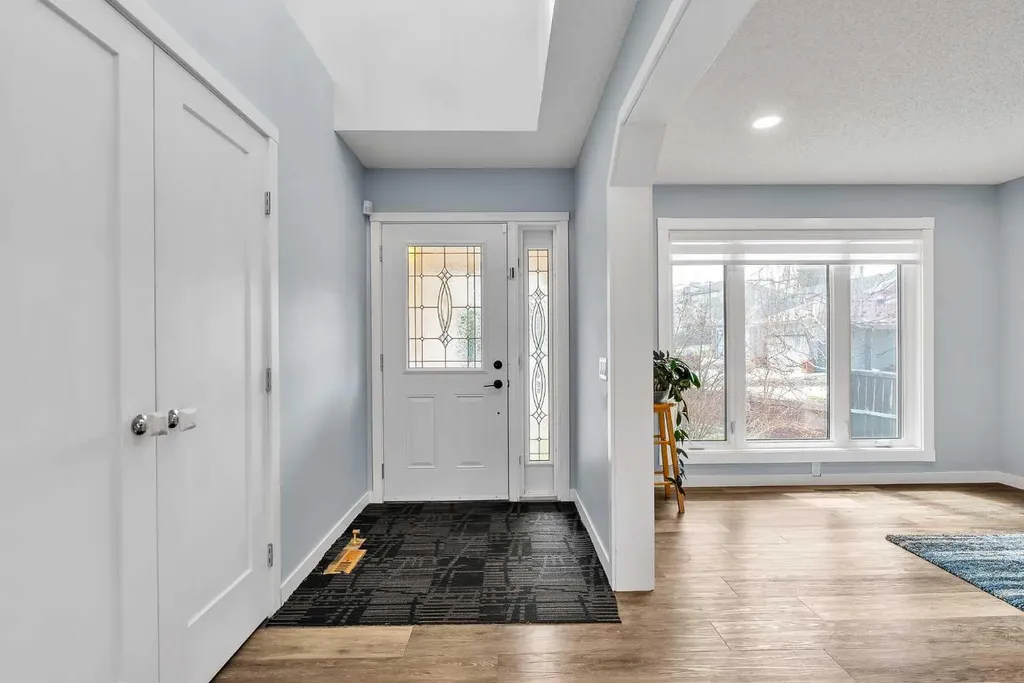 215 Edgevalley Mews Calgary AB T3A 5E5