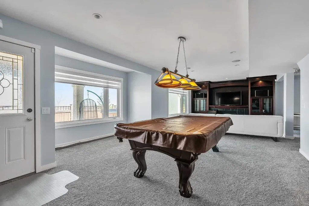 215 Edgevalley Mews Calgary AB T3A 5E5
