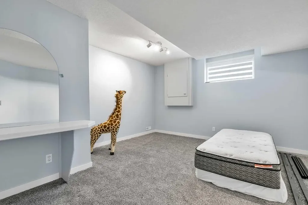 215 Edgevalley Mews Calgary AB T3A 5E5