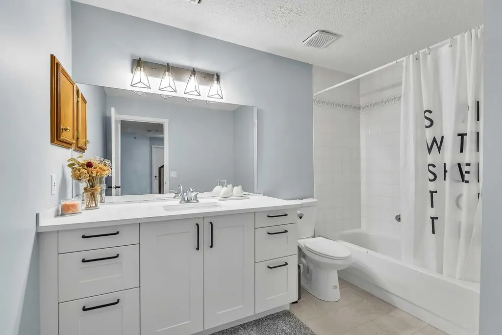 215 Edgevalley Mews Calgary AB T3A 5E5