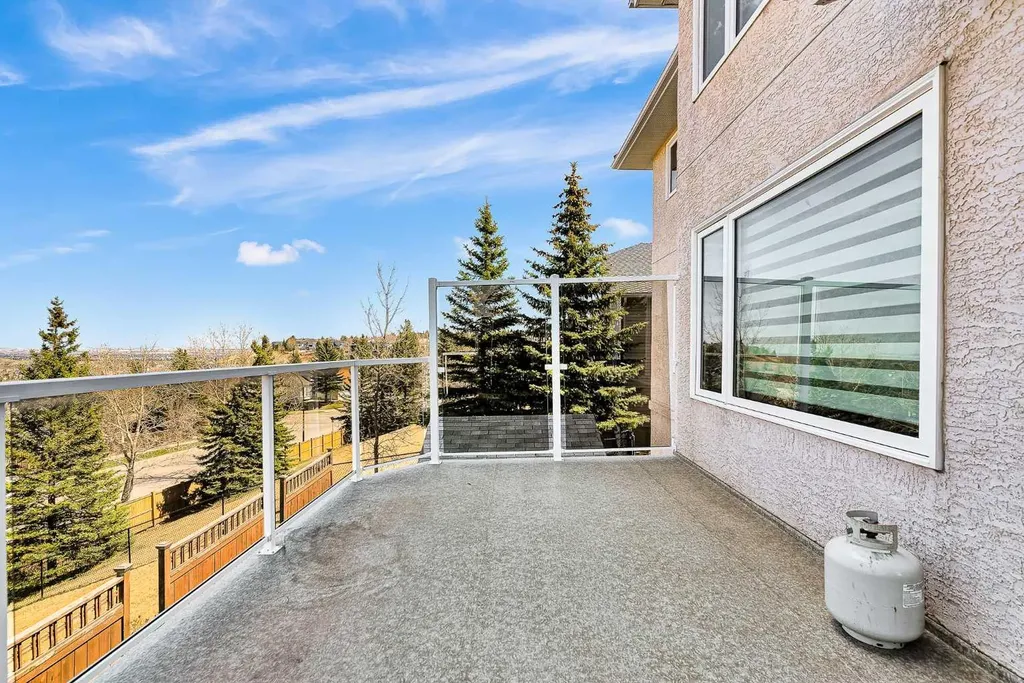 215 Edgevalley Mews Calgary AB T3A 5E5