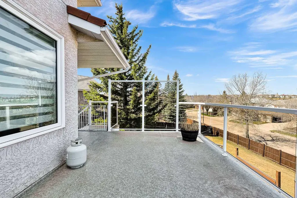 215 Edgevalley Mews Calgary AB T3A 5E5