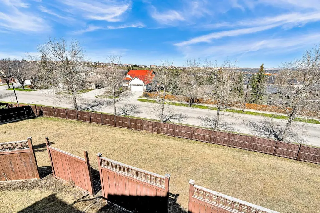 215 Edgevalley Mews Calgary AB T3A 5E5
