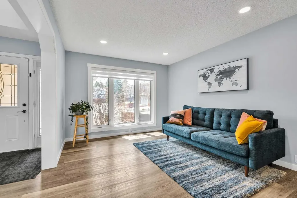 215 Edgevalley Mews Calgary AB T3A 5E5