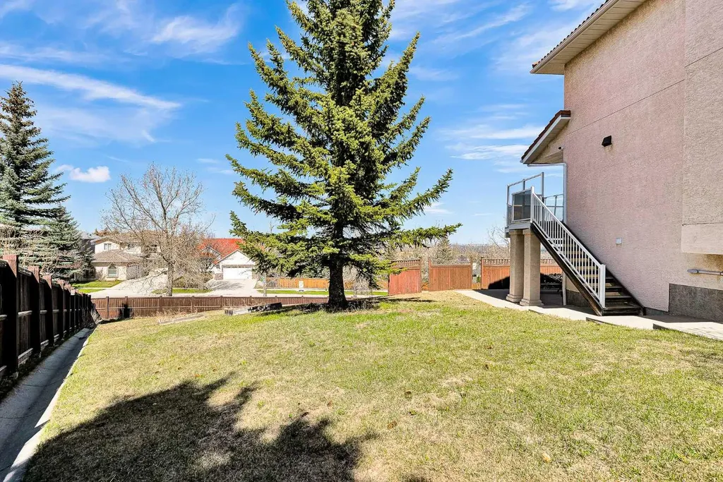 215 Edgevalley Mews Calgary AB T3A 5E5