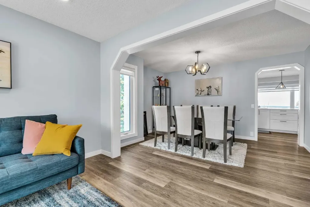 215 Edgevalley Mews Calgary AB T3A 5E5