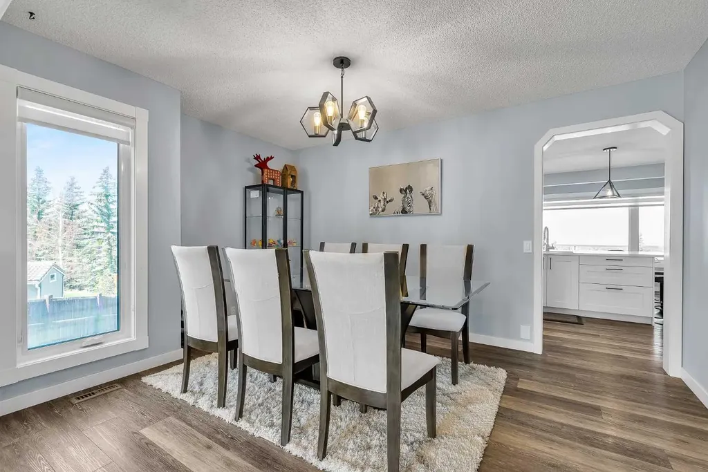 215 Edgevalley Mews Calgary AB T3A 5E5