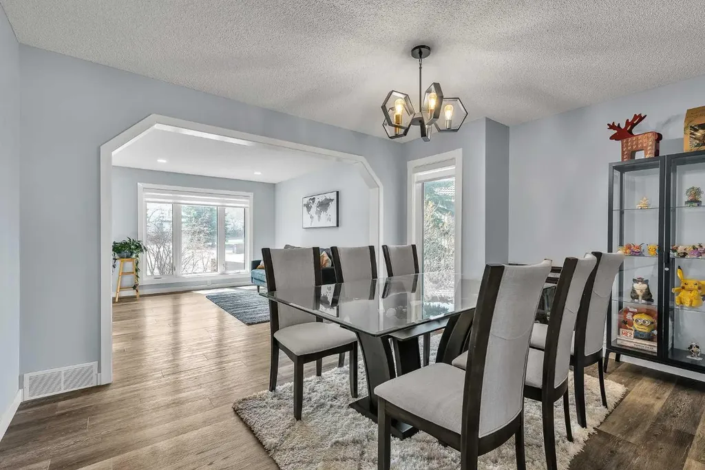 215 Edgevalley Mews Calgary AB T3A 5E5