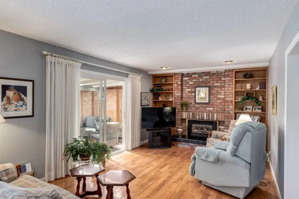 107 Valhalla Crescent NW Calgary AB T3A 1Z7